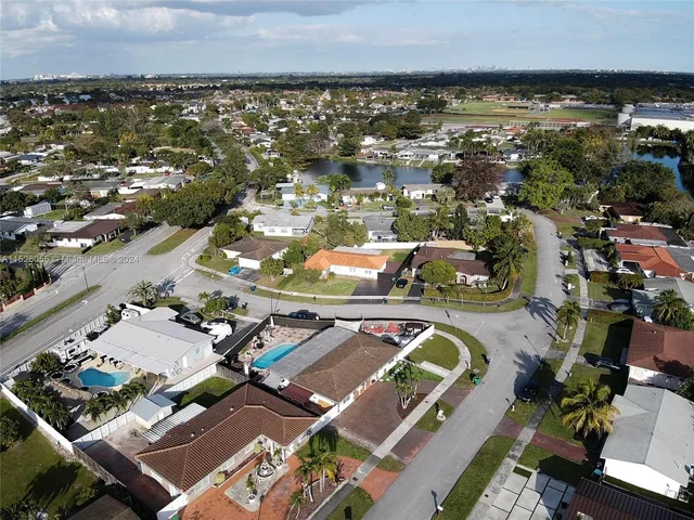 6815 SW 134th Ct, Miami FL 33183