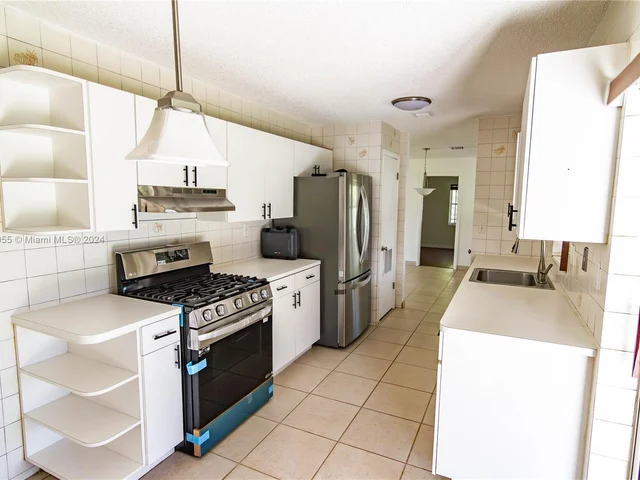 6815 SW 134th Ct, Miami FL 33183