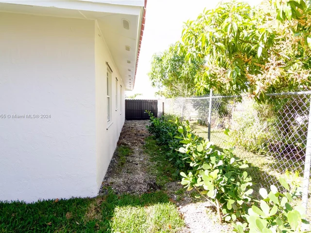 6815 SW 134th Ct, Miami FL 33183