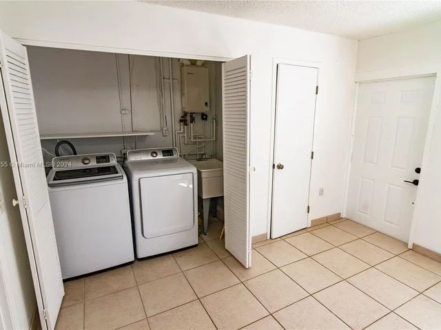 6815 SW 134th Ct, Miami FL 33183