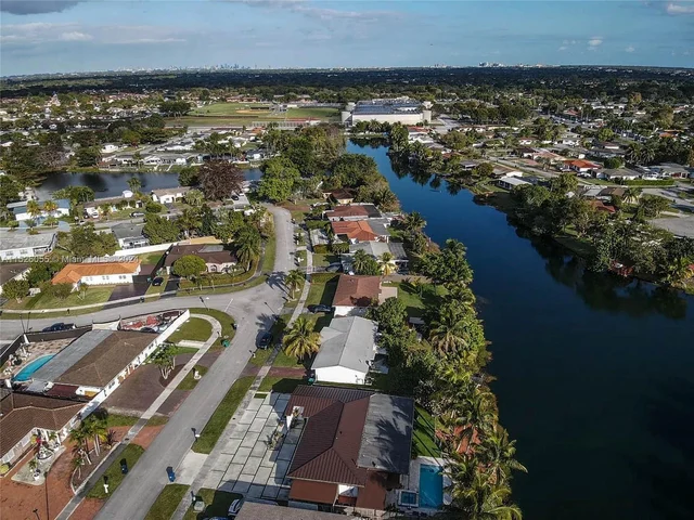 6815 SW 134th Ct, Miami FL 33183