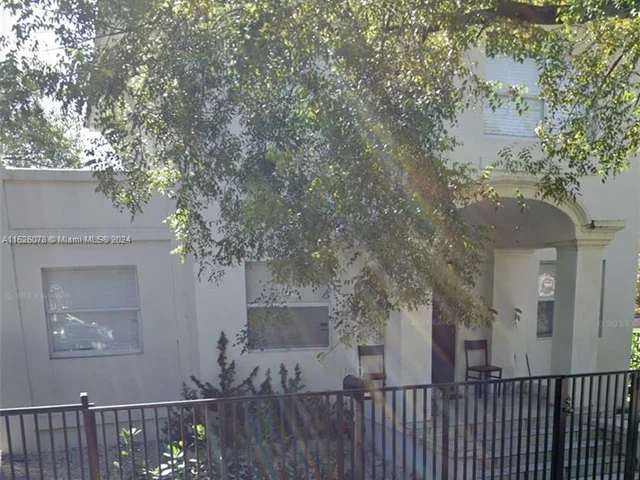 876 SW 2nd St # 1, Miami FL 33130