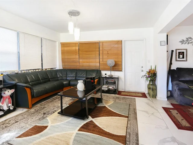 1124 NW 18th Ct, Fort Lauderdale FL 33311