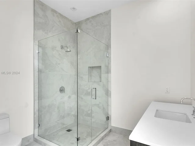 275 Giralda Ave # 6B, Coral Gables FL 33134