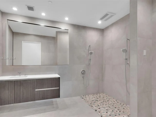 275 Giralda Ave # 6B, Coral Gables FL 33134