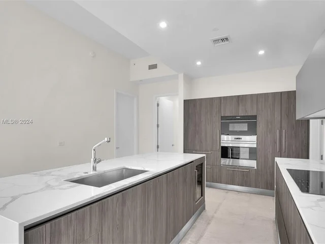 275 Giralda Ave # 6B, Coral Gables FL 33134