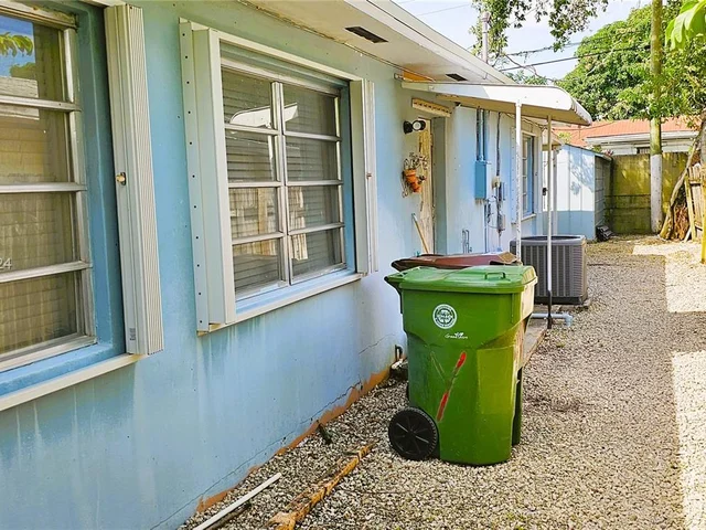 665 SE 7th Pl, Hialeah FL 33010