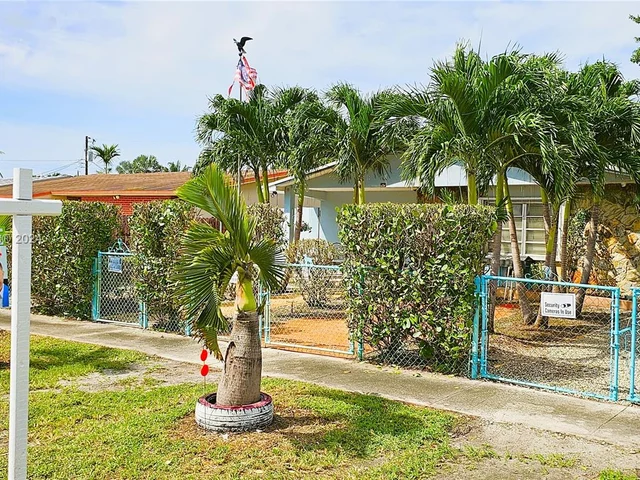 665 SE 7th Pl, Hialeah FL 33010