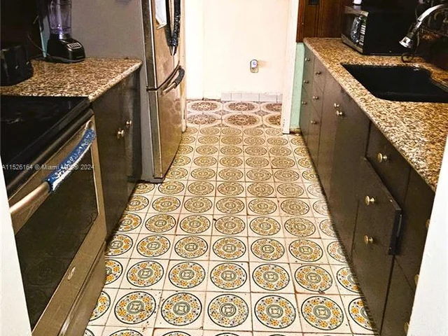 665 SE 7th Pl, Hialeah FL 33010