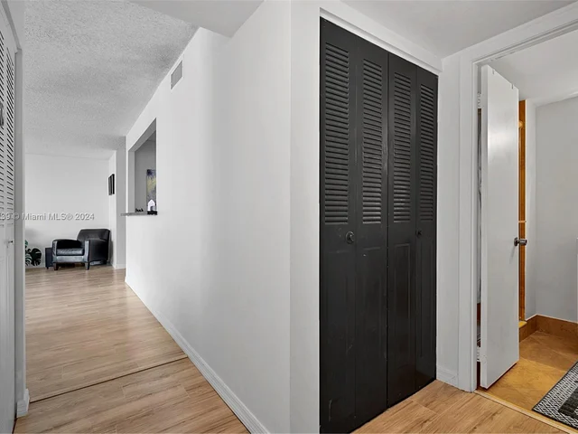 2780 NE 183rd St # 1906, Aventura FL 33160