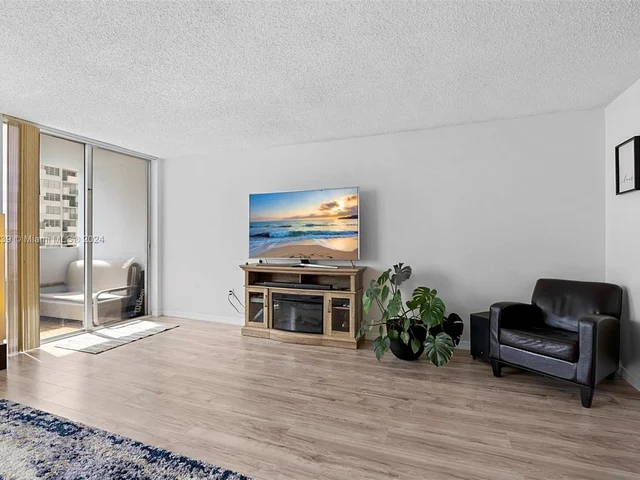 2780 NE 183rd St # 1906, Aventura FL 33160