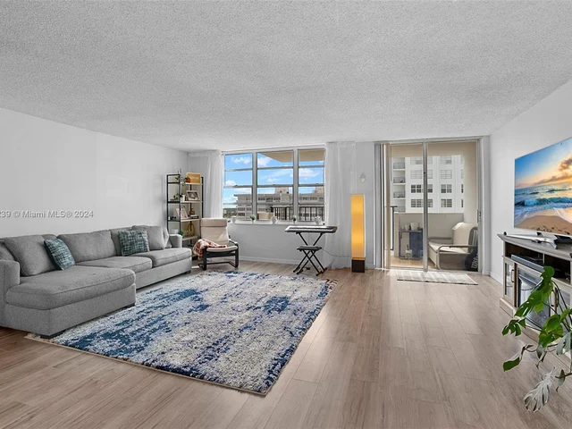 2780 NE 183rd St # 1906, Aventura FL 33160