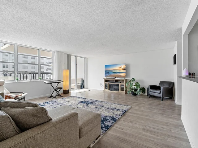 2780 NE 183rd St # 1906, Aventura FL 33160