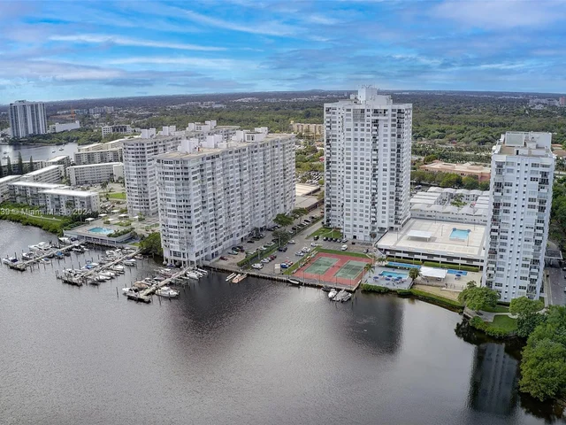 2780 NE 183rd St # 1906, Aventura FL 33160