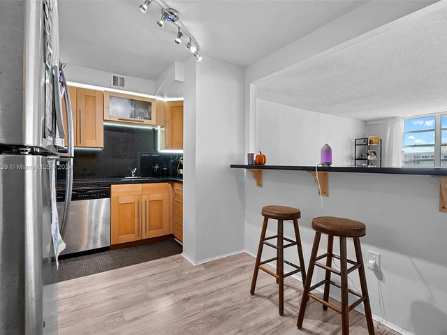 2780 NE 183rd St # 1906, Aventura FL 33160