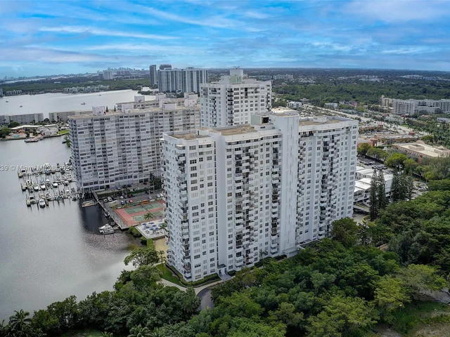 2780 NE 183rd St # 1906, Aventura FL 33160