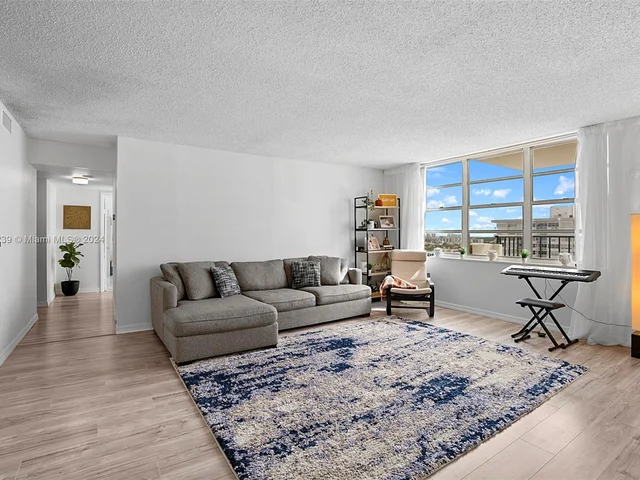 2780 NE 183rd St # 1906, Aventura FL 33160