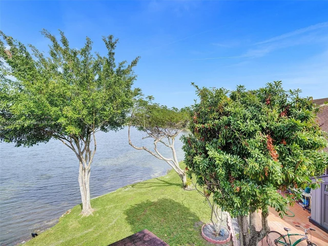 9139 Fontainebleau Blvd # 8, Miami FL 33172