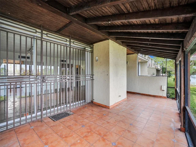 9139 Fontainebleau Blvd # 8, Miami FL 33172