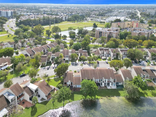 9139 Fontainebleau Blvd # 8, Miami FL 33172