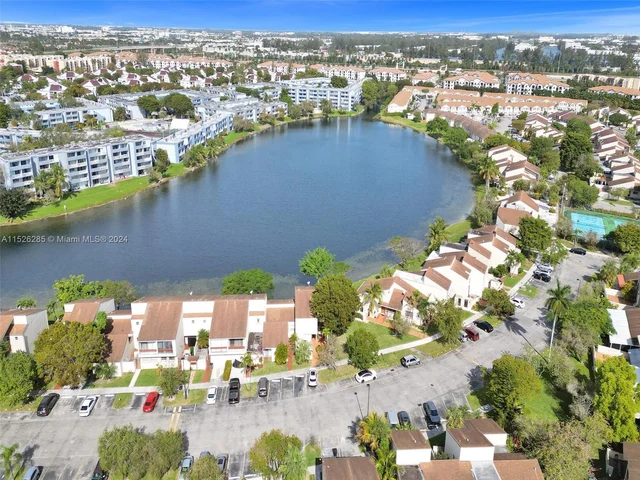 9139 Fontainebleau Blvd # 8, Miami FL 33172