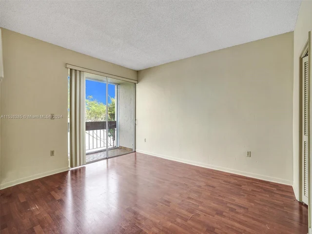 9139 Fontainebleau Blvd # 8, Miami FL 33172