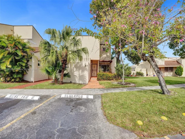9139 Fontainebleau Blvd # 8, Miami FL 33172