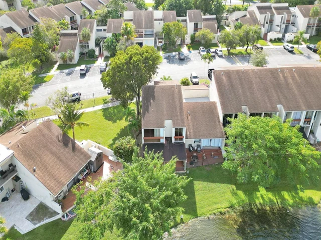 9139 Fontainebleau Blvd # 8, Miami FL 33172