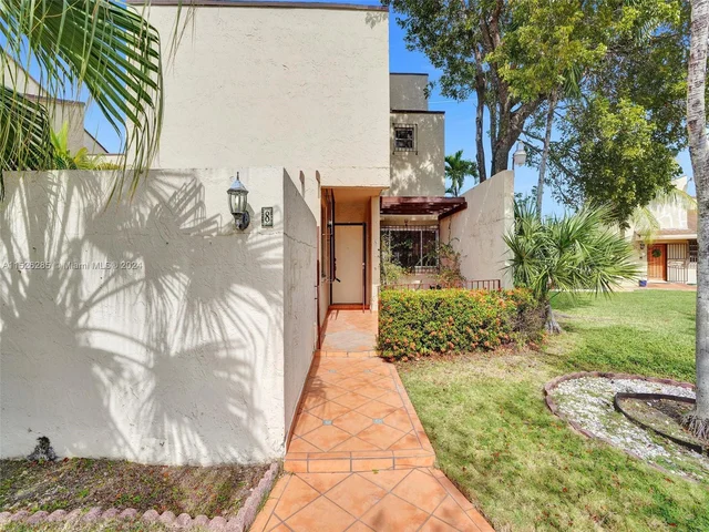 9139 Fontainebleau Blvd # 8, Miami FL 33172