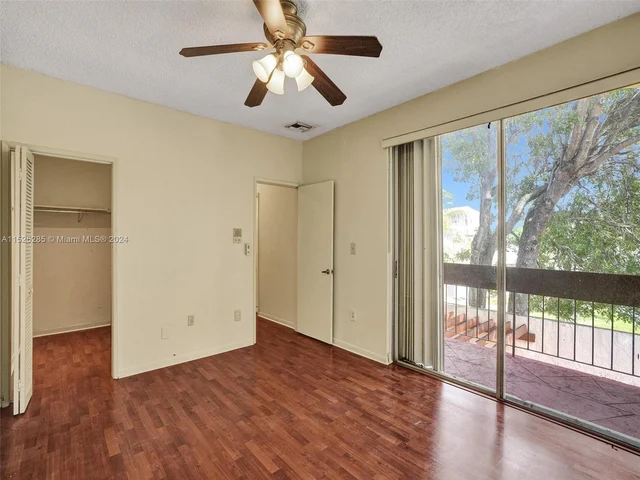 9139 Fontainebleau Blvd # 8, Miami FL 33172