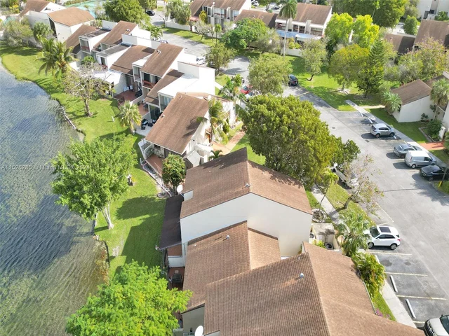 9139 Fontainebleau Blvd # 8, Miami FL 33172