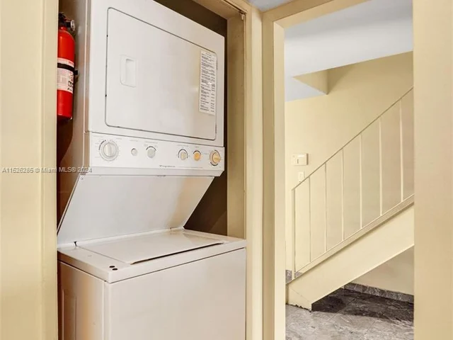 9139 Fontainebleau Blvd # 8, Miami FL 33172