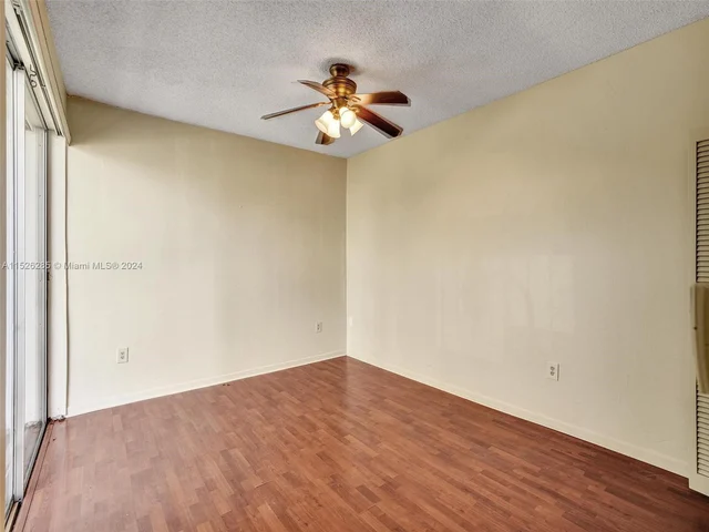 9139 Fontainebleau Blvd # 8, Miami FL 33172