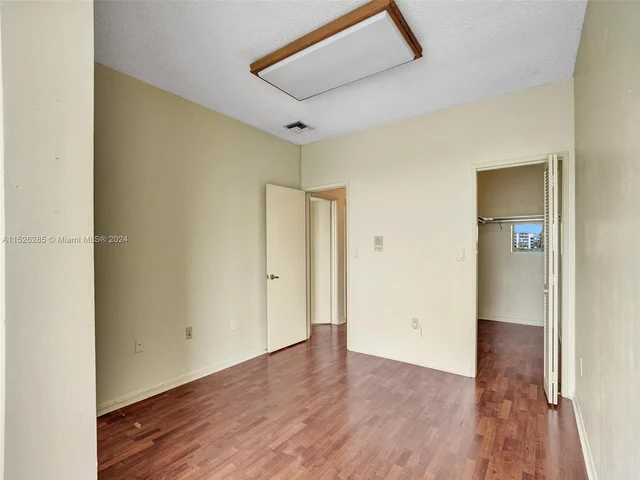 9139 Fontainebleau Blvd # 8, Miami FL 33172