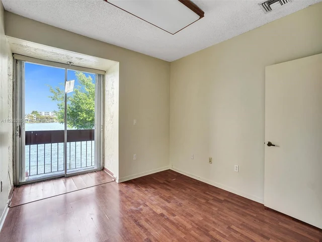 9139 Fontainebleau Blvd # 8, Miami FL 33172