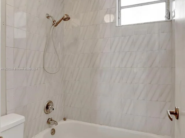 9139 Fontainebleau Blvd # 8, Miami FL 33172