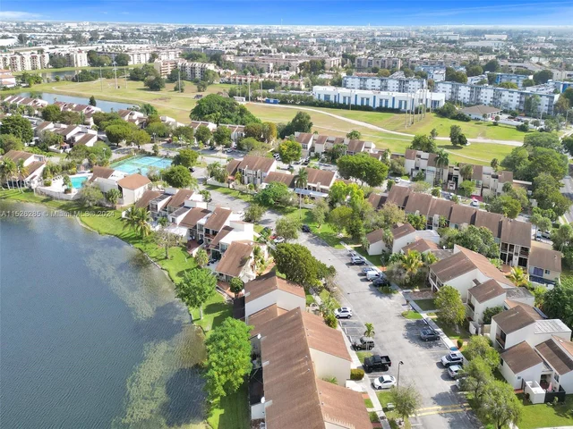 9139 Fontainebleau Blvd # 8, Miami FL 33172