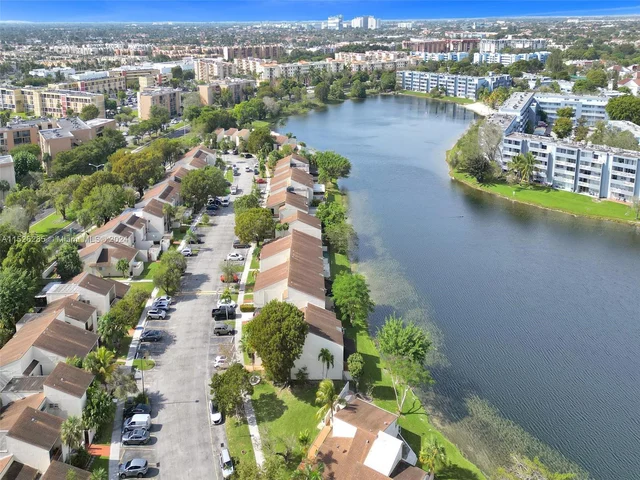 9139 Fontainebleau Blvd # 8, Miami FL 33172