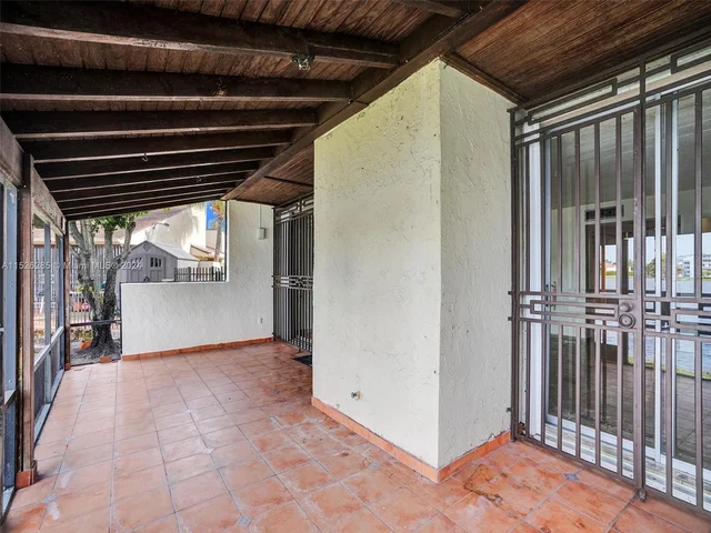 9139 Fontainebleau Blvd # 8, Miami FL 33172