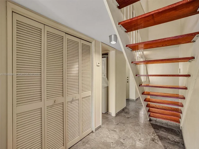 9139 Fontainebleau Blvd # 8, Miami FL 33172