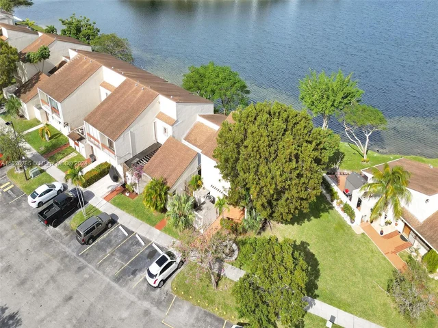 9139 Fontainebleau Blvd # 8, Miami FL 33172