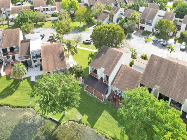 9139 Fontainebleau Blvd # 8, Miami FL 33172