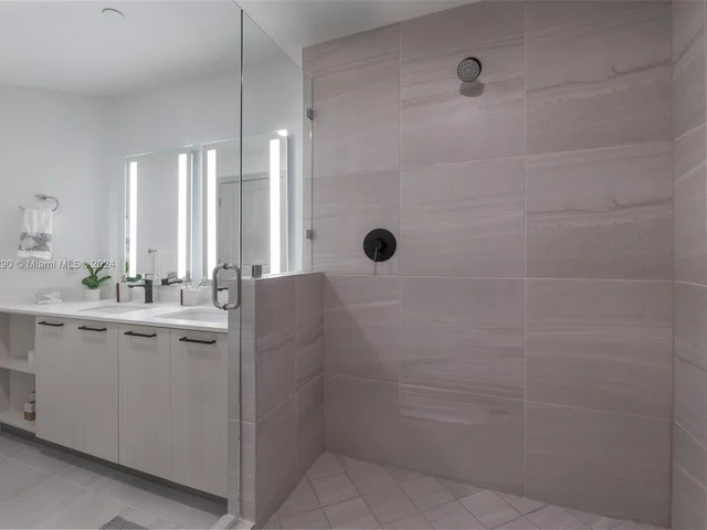 221 SW 12th St, Miami FL 33130