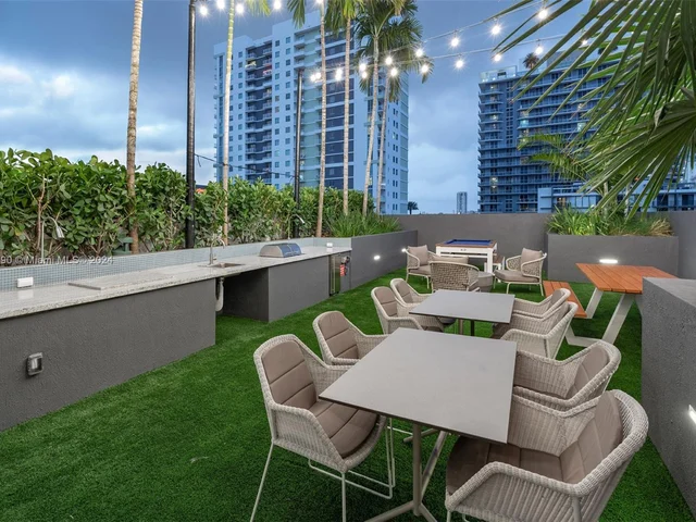 221 SW 12th St, Miami FL 33130