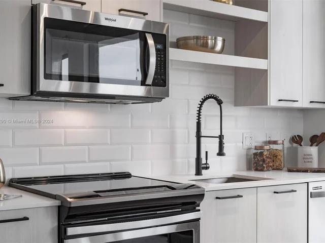 221 SW 12th St, Miami FL 33130