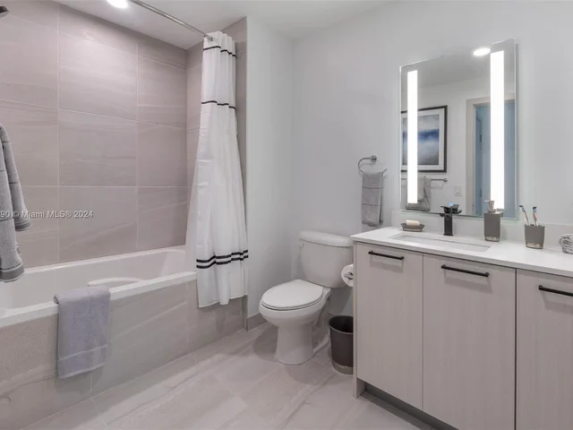 221 SW 12th St, Miami FL 33130