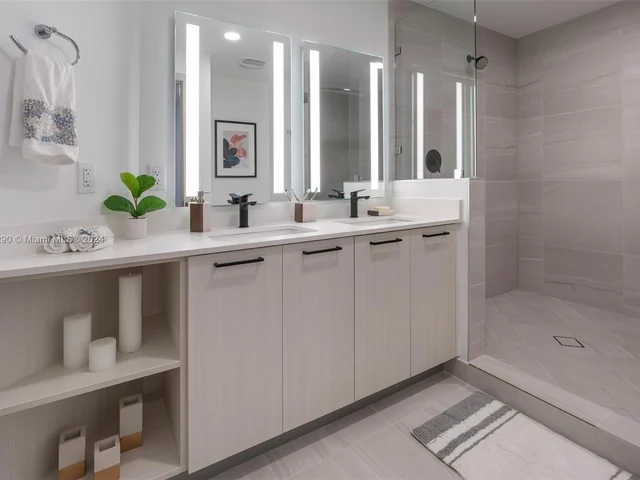 221 SW 12th St, Miami FL 33130