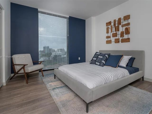 221 SW 12th St, Miami FL 33130