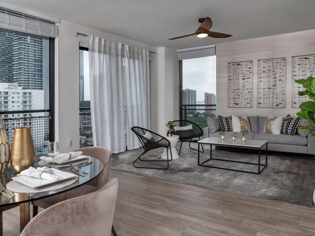 221 SW 12th St, Miami FL 33130