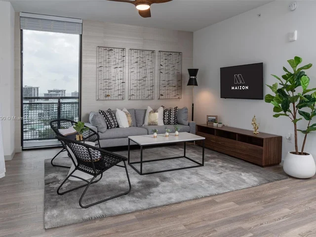 221 SW 12th St, Miami FL 33130